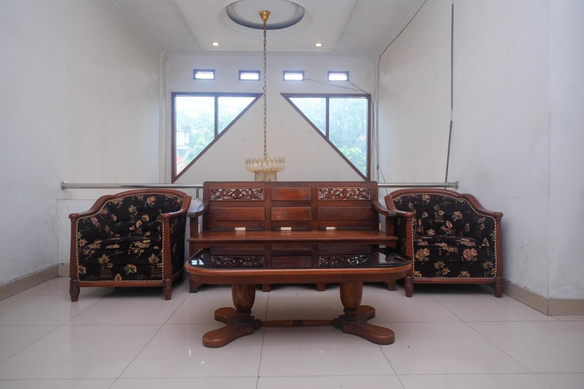 Urbanview Hotel Pondok Anggun Yogyakarta By Reddoorz Maguwo Εξωτερικό φωτογραφία
